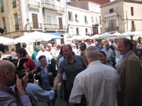 Monago critica al PSOE por "entretenerse" con el tema de las declaraciones e insiste en que a él le preocupa el paro