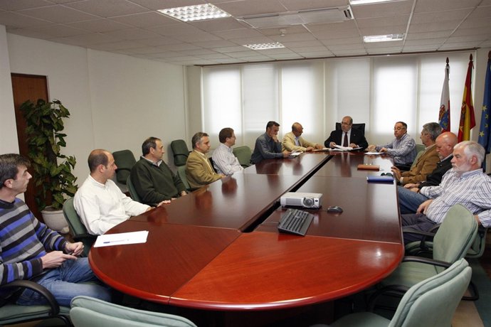 Oria Con Miembros De La Plataforma De La Leche