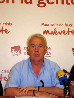 Cayo Lara, Durante Una Rueda De Prensa En Alicante