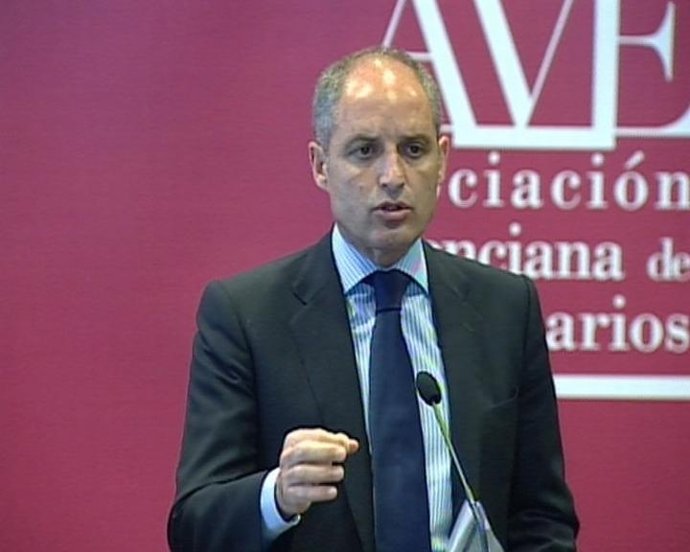 El Presidente De La Generalitat, Francisco Camps, Antes Del Pleno De AVE.