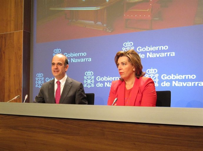 Los Consejeros Alberto Catalán Y Amelia Salanueva, En Rueda De Prensa.