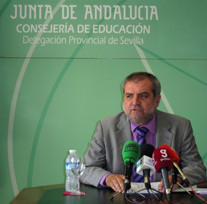El Delegado Provincial De Educación, Jaime Mougán