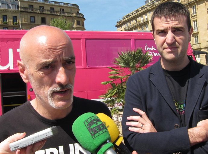 Nicolás De Miguel Junto Al Parlamentario De Upyd Gorka Maneiro.