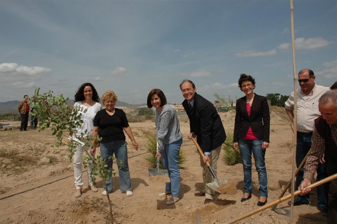 Díaz Trillo Participa En La Plantación De Árboles En Pulpí