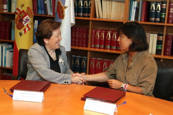   A conselleira de Sanidade, Pilar Farjas Abadía, e a de Traballo e Benestar, Be