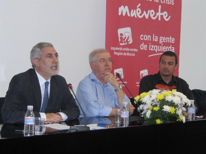 Llamazares, A La Izquierda, Y Pujante, A La Derecha, Intervienen En La UMU