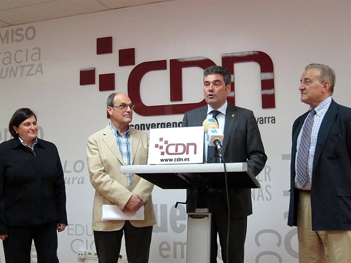 Candidatos De CDN Al Ayuntamiento De Pamplona Junto A Burgete.