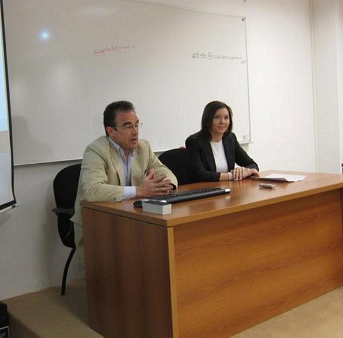 Mercedes De Alonso, Con Su Director De Campaña, En Una Imagen Reciente