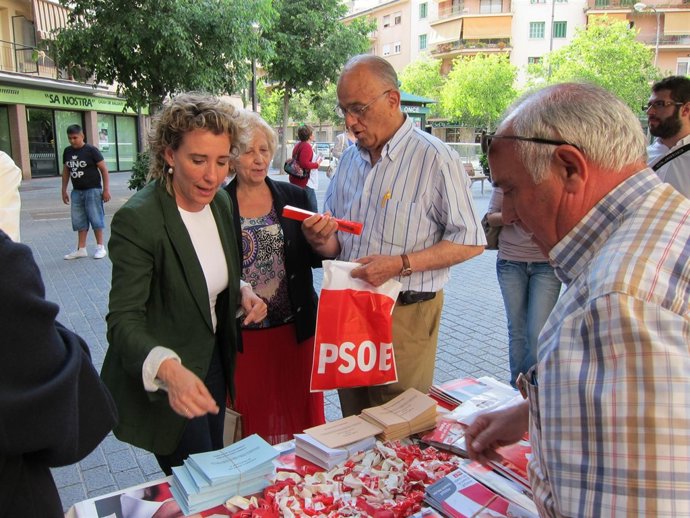 Calvo Pide El Voto En El Barrio De Bons Aires.