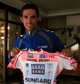 Alberto Contador, Feliz Con Su Maglia Rosa