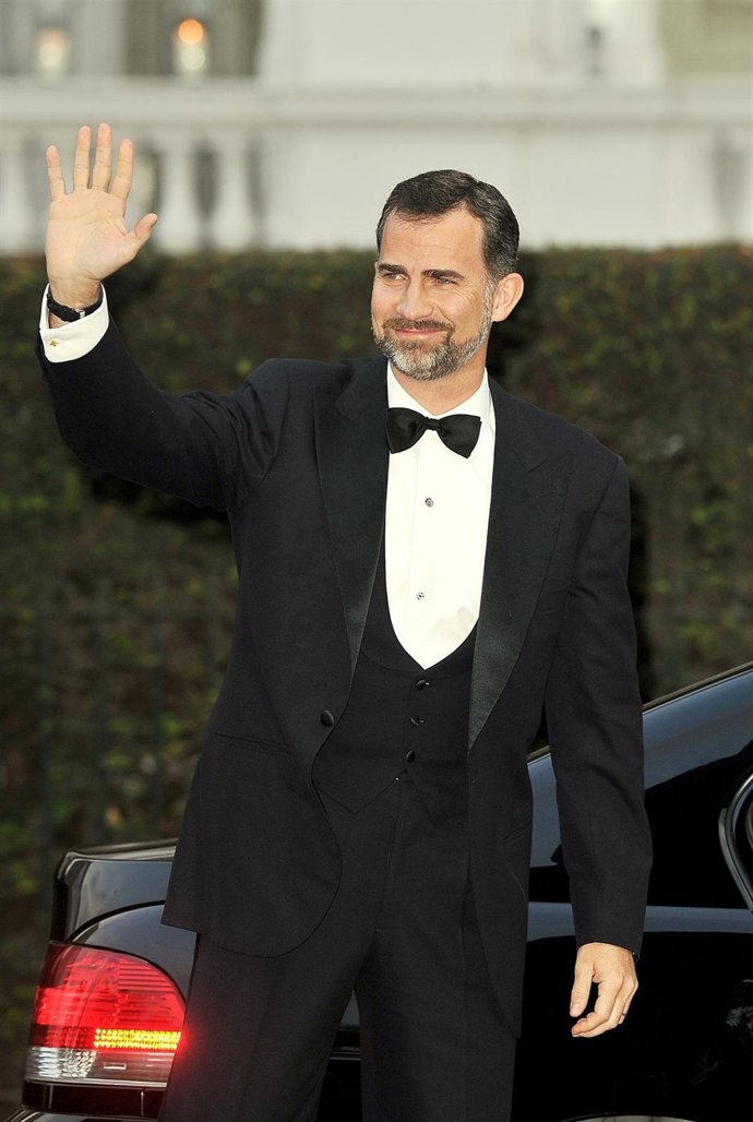 El Príncipe Felipe Saludando