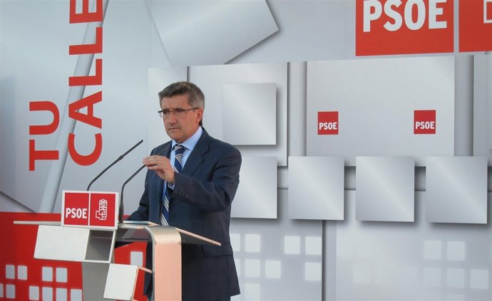 Francisco Fernández, Durante El Mitin Del PSOE En León.