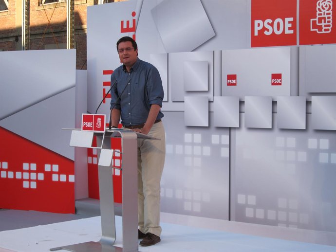 Óscar López, Durante Su Intervención En León.