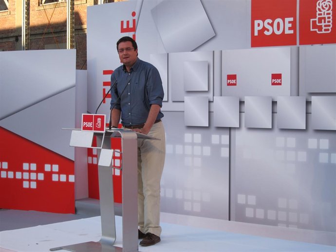 Óscar López, Durante Su Intervención En León.