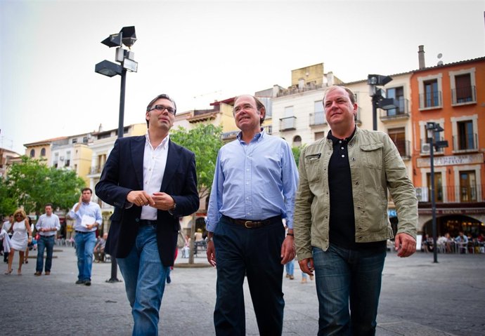 Fotografías De José Antonio Monago, Pío García Escudero Y Fernando Pizarro En Pl