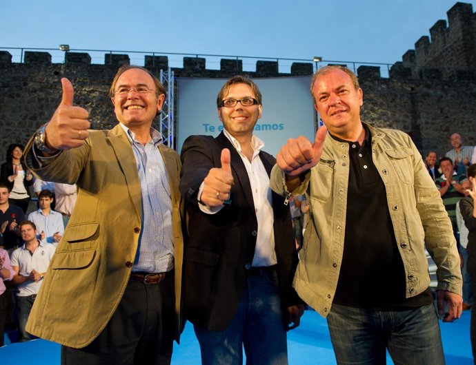 Fotografías De José Antonio Monago, Pío García Escudero Y Fernando Pizarro En Pl