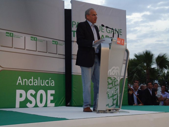 Alfonso Guerra, Durante Un Mitin En Vélez-Málaga