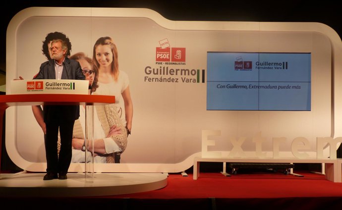 REMITIENDO BREVE NOTA DE PRENSA Y 2 FOTOGRAFÍAS DEL ACTO DE RODRÍGUEZ IBARRA EN 