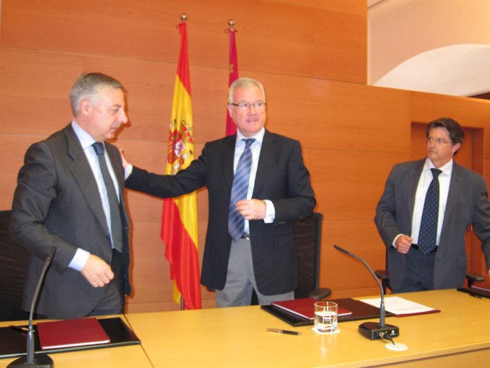 El Minsitro Blanco Junto A Valcárcel Y El Alcalde Ed Lorca