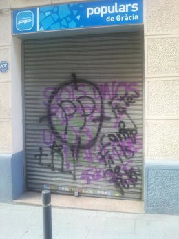 Pintadas En La Sede Del PP De Gràcia