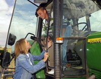 Cospedal propugna una Castilla-La Mancha agrícola y rechaza una política basada en el arranque de viñedo