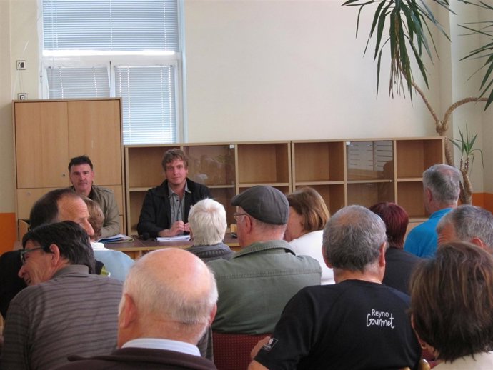 Los Candidatos De Bildu Bikendi Barea Y Maiorga Ramirez.