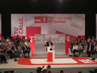 El PSdeG exige a Feijóo que deje de "poner el pie en el pecho" al idioma y retire el decreto del gallego