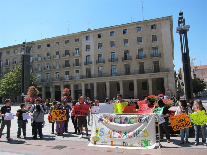Concentracion Trabajdores Os Mesaches En Plaza Del Pilar
