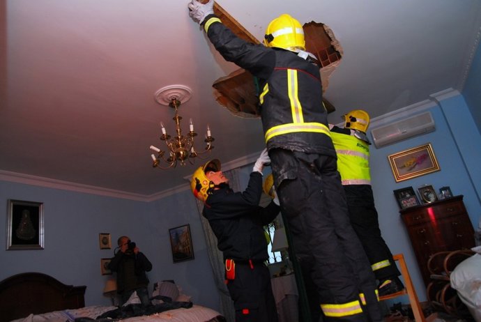 Bomberos En El Trabajo De Seguridad