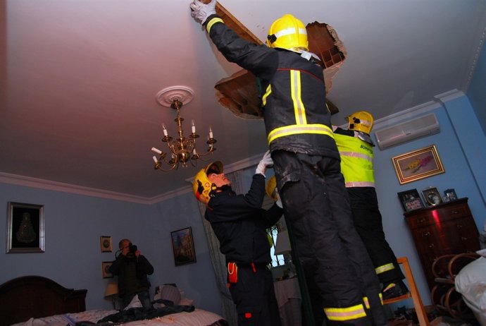 Bomberos En El Trabajo De Seguridad