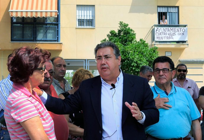 Juan Ignacio Zoido (PP), Con Afectados Por El Parking De Pedro Vallina
