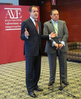 Jorge Alarte Atiende A Los Medios En Presencia De Vicente Boluda.