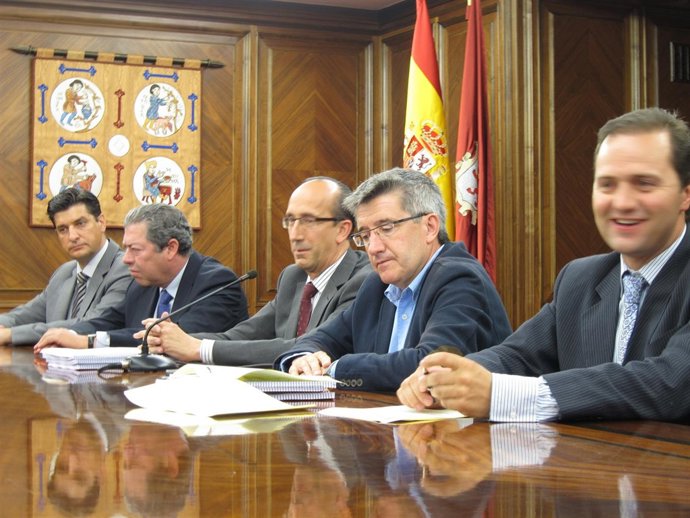 En La Imagen, El Alcalde De León, Francisco Fernández, Comparece Ante Los Medios