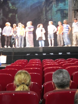 Gallardón Asiste A Los Ensayos De 'Los Miserables' En El Teatro Lope De Vega