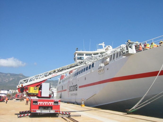 Simulacro En El Puerto De Sant Carles