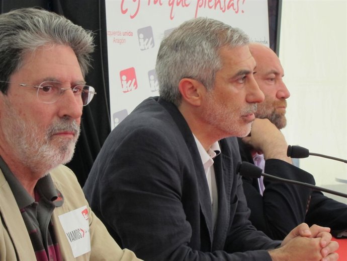Adolfo Barrena (Izda.), Gaspar Llamazares Y José Manuel Alonso (Dcha.), De IU.