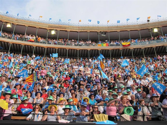Plaza De Toros De Valencia Durante El Mitin De Rajoy, Camps Y Barberá