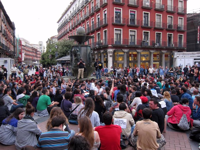 Sentada En Valladolid En Protesta Por El Desaojo De Sol.