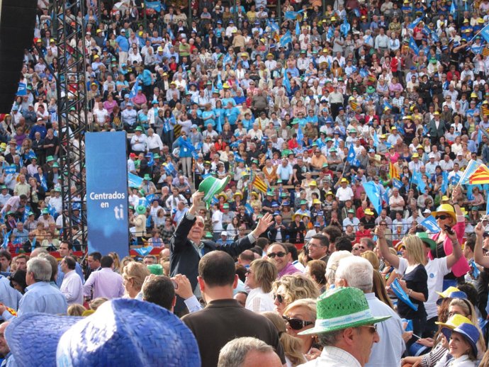 15.000 Personas Asisten Al Mitin De Rajoy, Camps Y Barberá En Valencia
