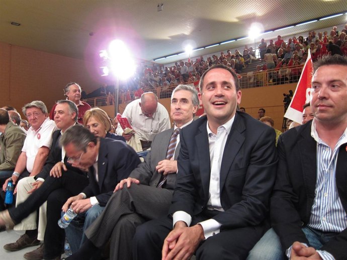 Jáuregui Junto A Alarte En Un Mitin En Alicante