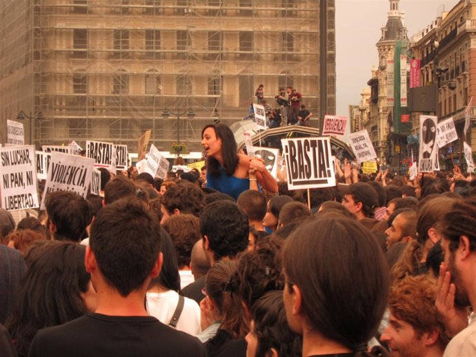Manifestantes En La Puerta Del Sol