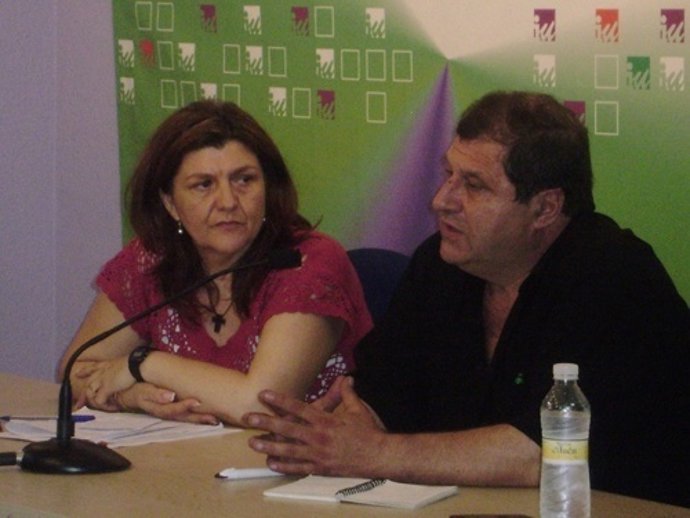 Isabel Mateos Y José Coy En La Presentación De La Plataforma De Hipotecados.