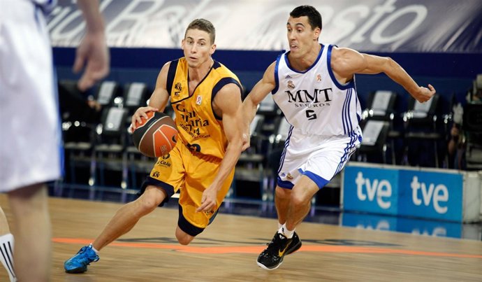 Jaycee Carrolll Y Pablo Prigioni  Baloncesto 