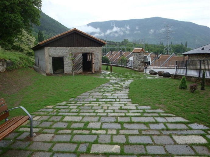 Zona Verde Rehabilitada De La Serrería De Biescas (Huesca)