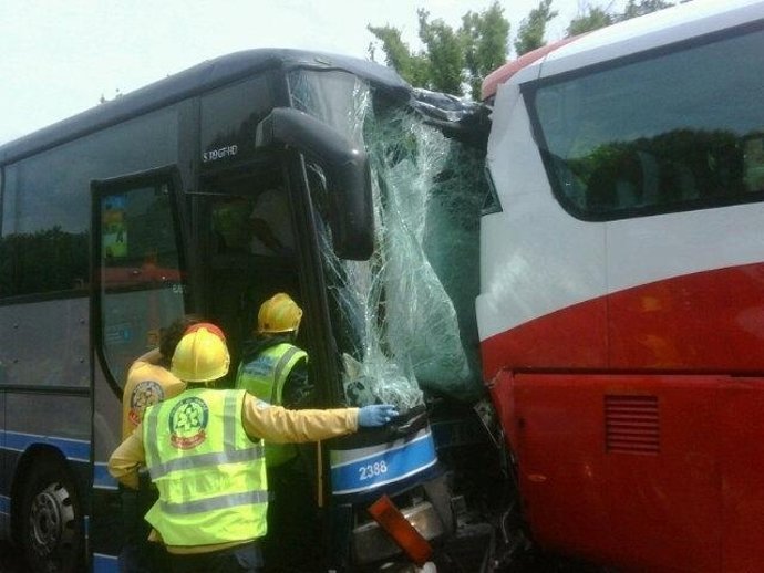 Accidente Entre Autobuses En Madrid