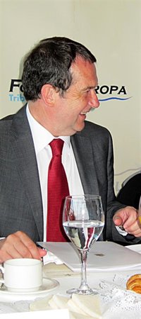 Caballero reclama que Vigo "ocupe el lugar que le corresponde" en una Galicia cuyo modelo "está superado"