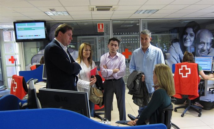 Puente Visita El Centro De Teleasistencia De Cruz Roja.
