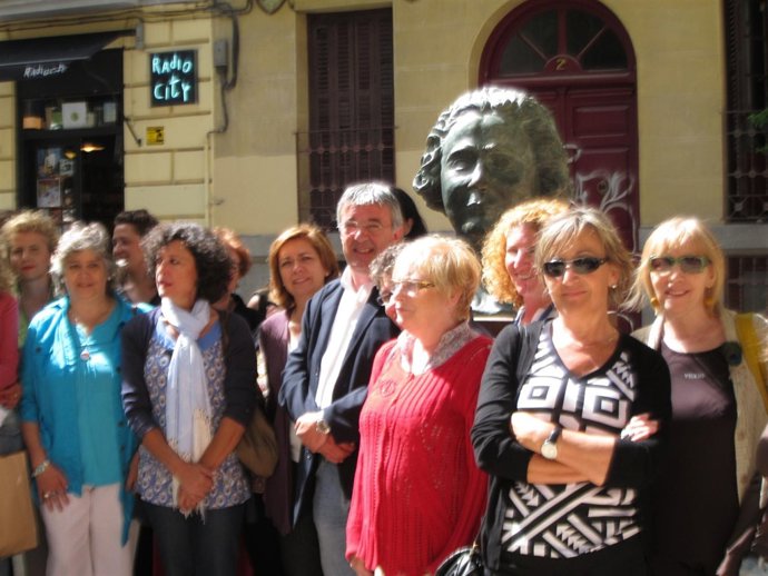 Gregorio Gordo Con Mujeres De IU