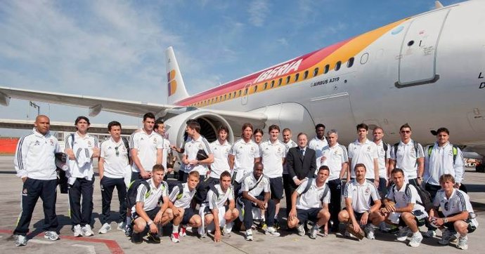 Fotonoticia: Todos Con Lorca. Foto Del Real Madrid Camino A Murcia Para El Parti