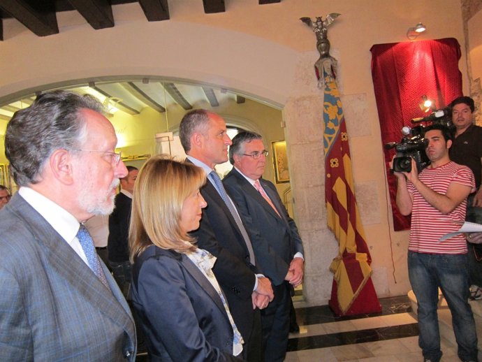 Camps, Durante El Acto De Inauguración De La Sede
